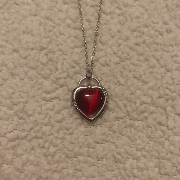 Paparazzi Red moonstone heart necklace with earrings - Picture 2 of 3